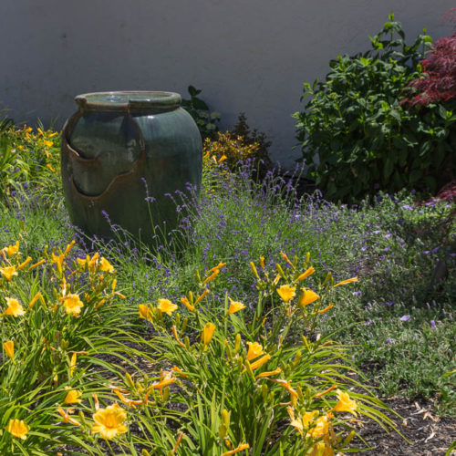 Self-contained glazed pot