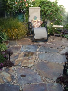 Wolf Creek Flagstone with Salmon Bay Pebbles